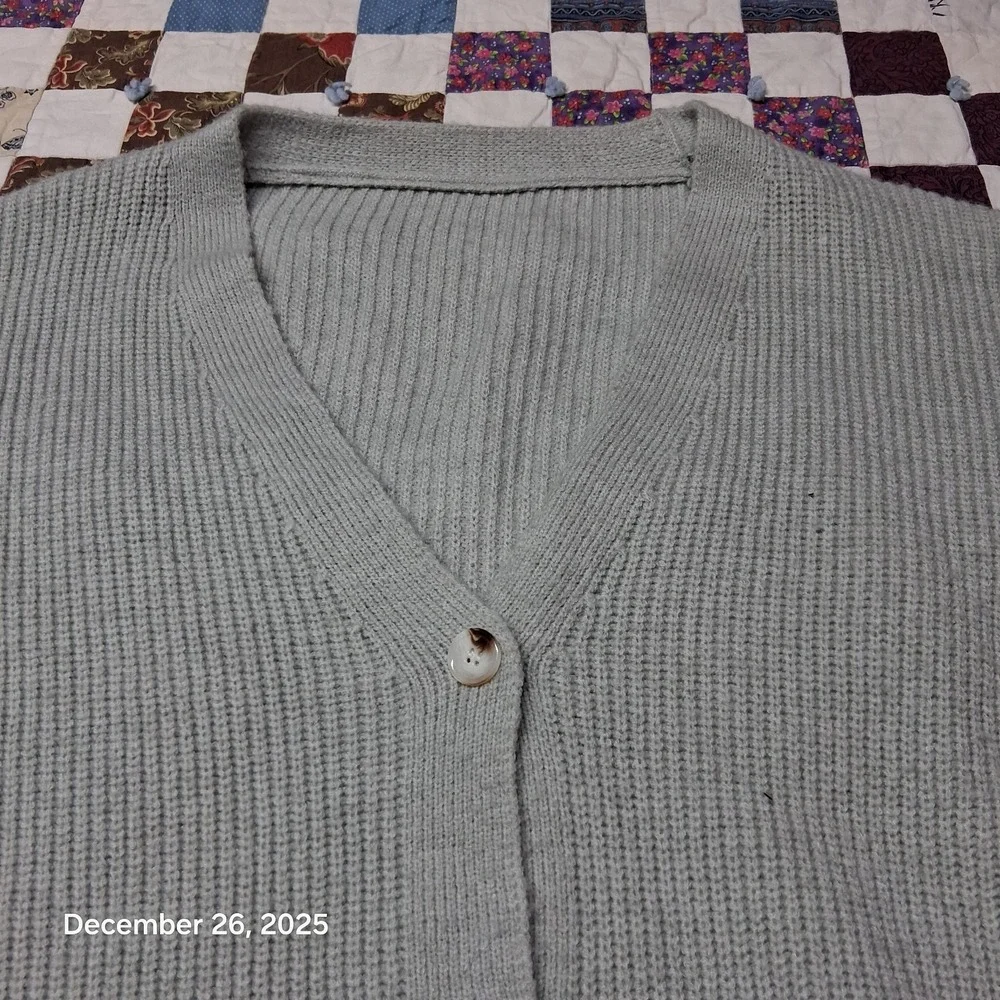 Ribbed Knit V Neck Cardigan‎ Gray Sweater Womens size Medium Oversized